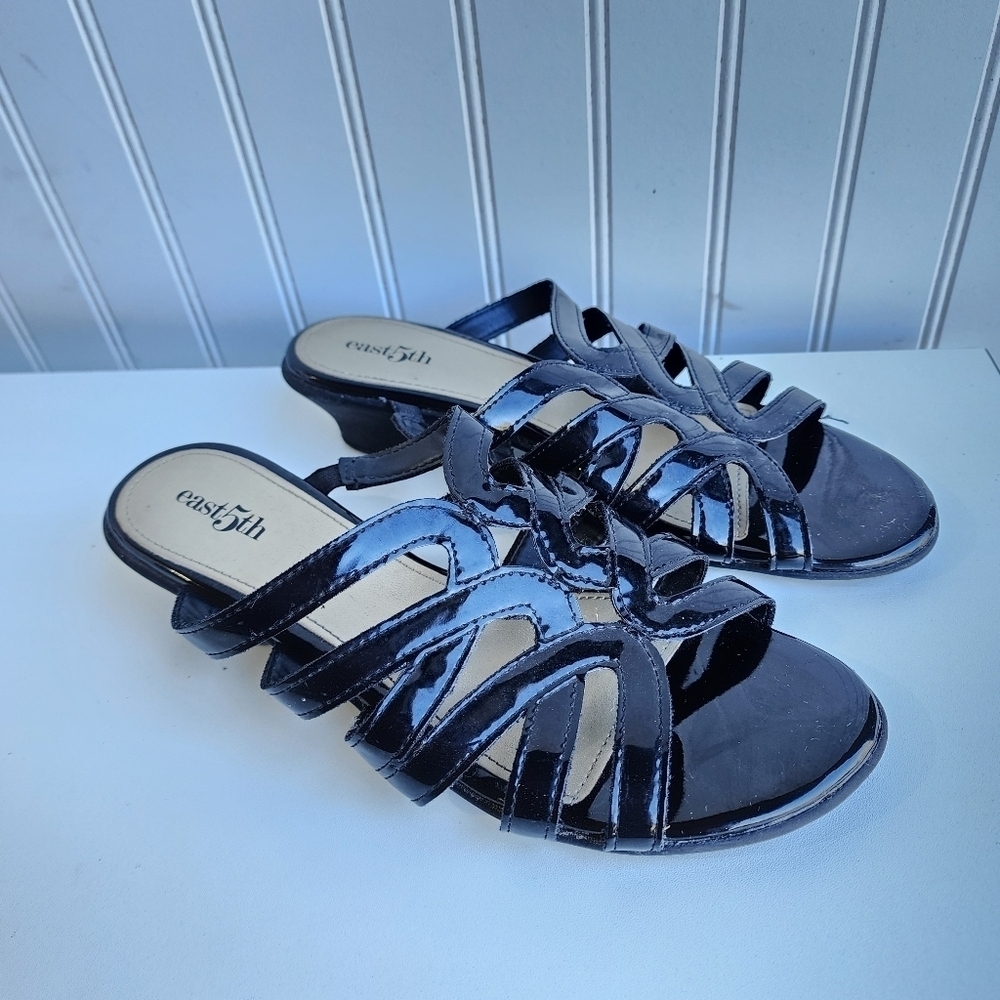 East 5th EF Eris Black Faux Patent Leather Slip On Wedge Sandals Womens Sz 8 W
